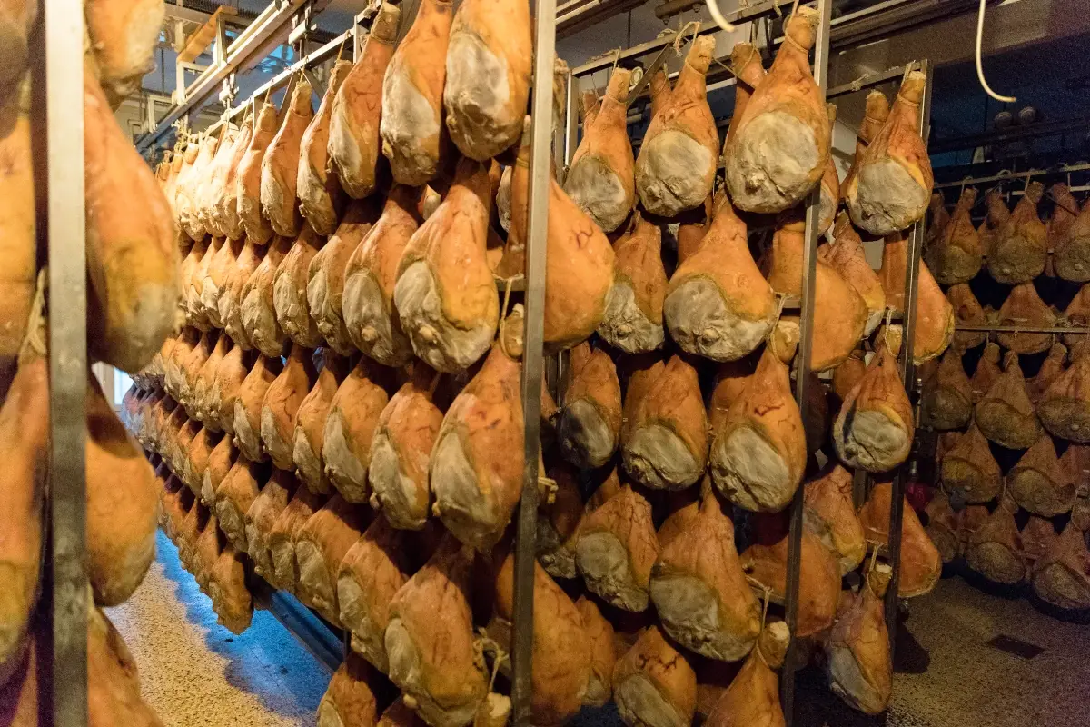 prosciutti fra i pi&ugrave; dolci del nord Italia da marco d'Oggiono Dalla Brianza uno dei prosciutti pi&ugrave; dolci del nord Italia: Marco d'Oggiono