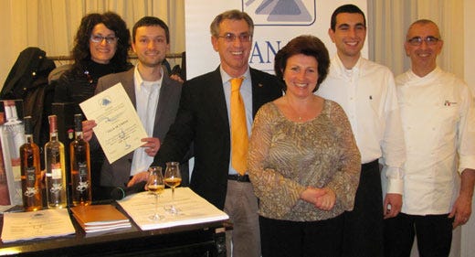 Da sinistra: Laura Fenili, Mauro Dolzan, Aldo Carminati, Ornella, Giovanni e Norberto Maffioli