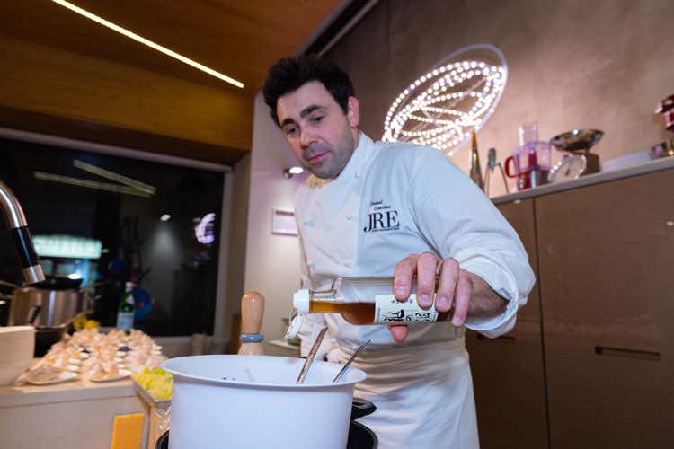 (Daniel Canzian e il gusto di rivisitareNel suo ristorante le primizie di Nagasaki) (Daniel Canzian e il gusto di rivisitareNel suo ristorante le primizie di Nagasaki)