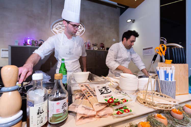 (Daniel Canzian e il gusto di rivisitareNel suo ristorante le primizie di Nagasaki) (Daniel Canzian e il gusto di rivisitareNel suo ristorante le primizie di Nagasaki)