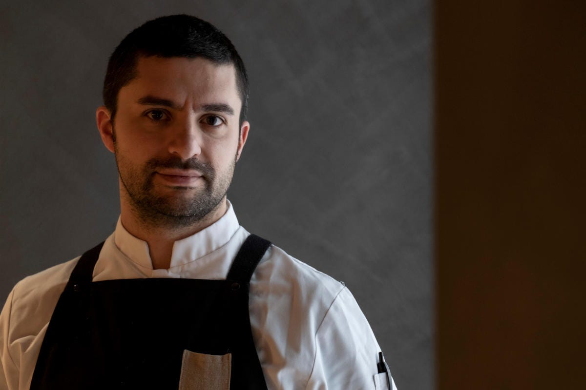Daniele Amadio, sous chef Scatto libero: nel ristorante dei Costardi si fondono cucina teatro e fotografia