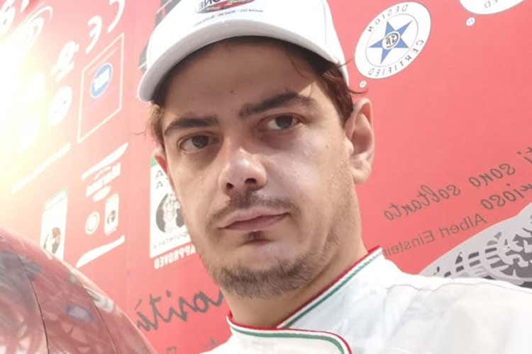 Daniele Varone -Al brodo di pollo, la pizzadi Daniele Vanore da fare in casa