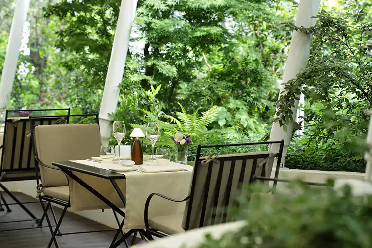 Riapre il Da Noi In a Milano con cena nel giardino segreto Cena in un giardino segreto Riapre il Da Noi In a Milano