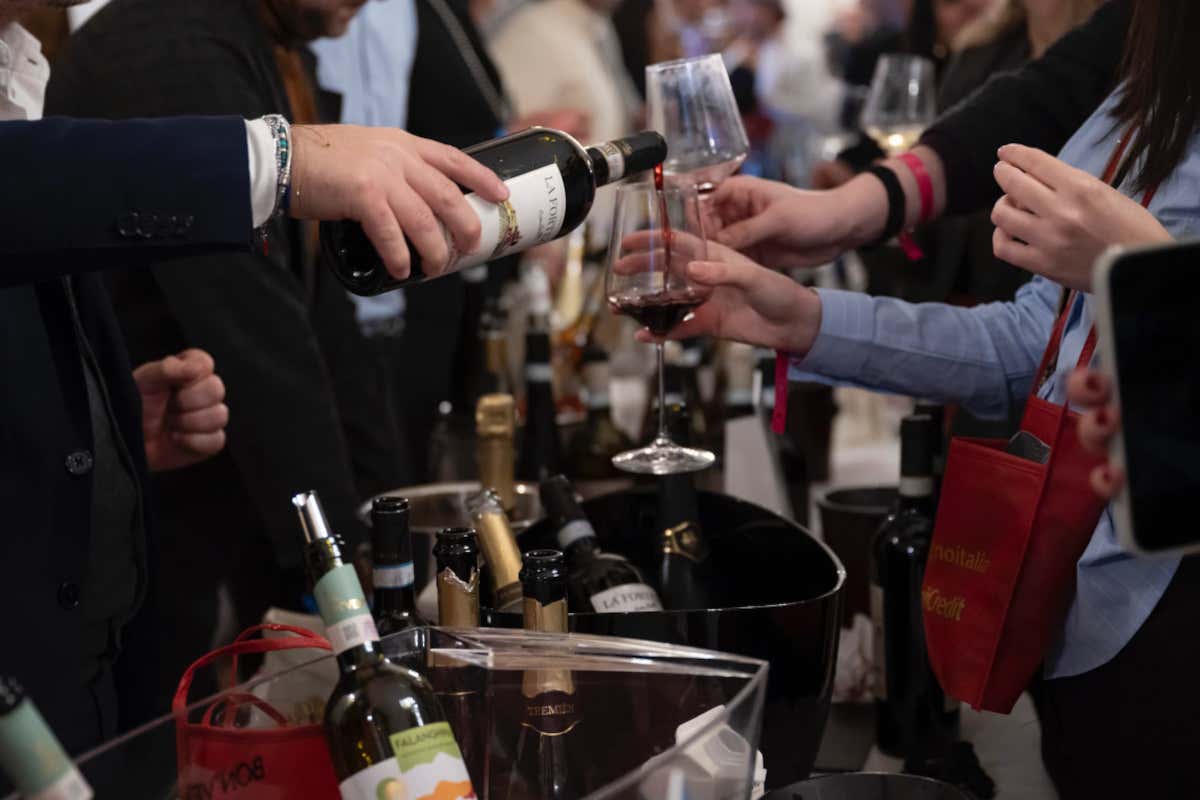 Il vento del vino soffia su Napoli: Anteprima VitignoItalia incanta tutti