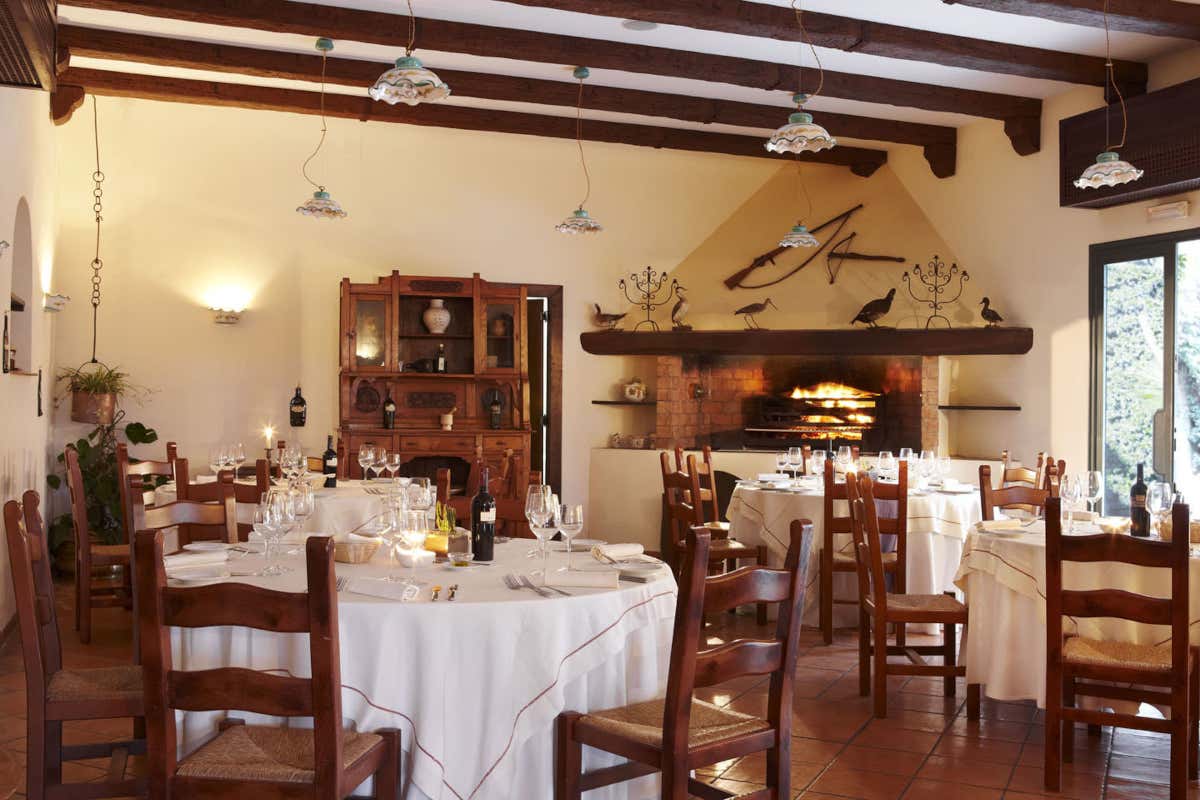 La sala del ristorante la Taverna del Falerno