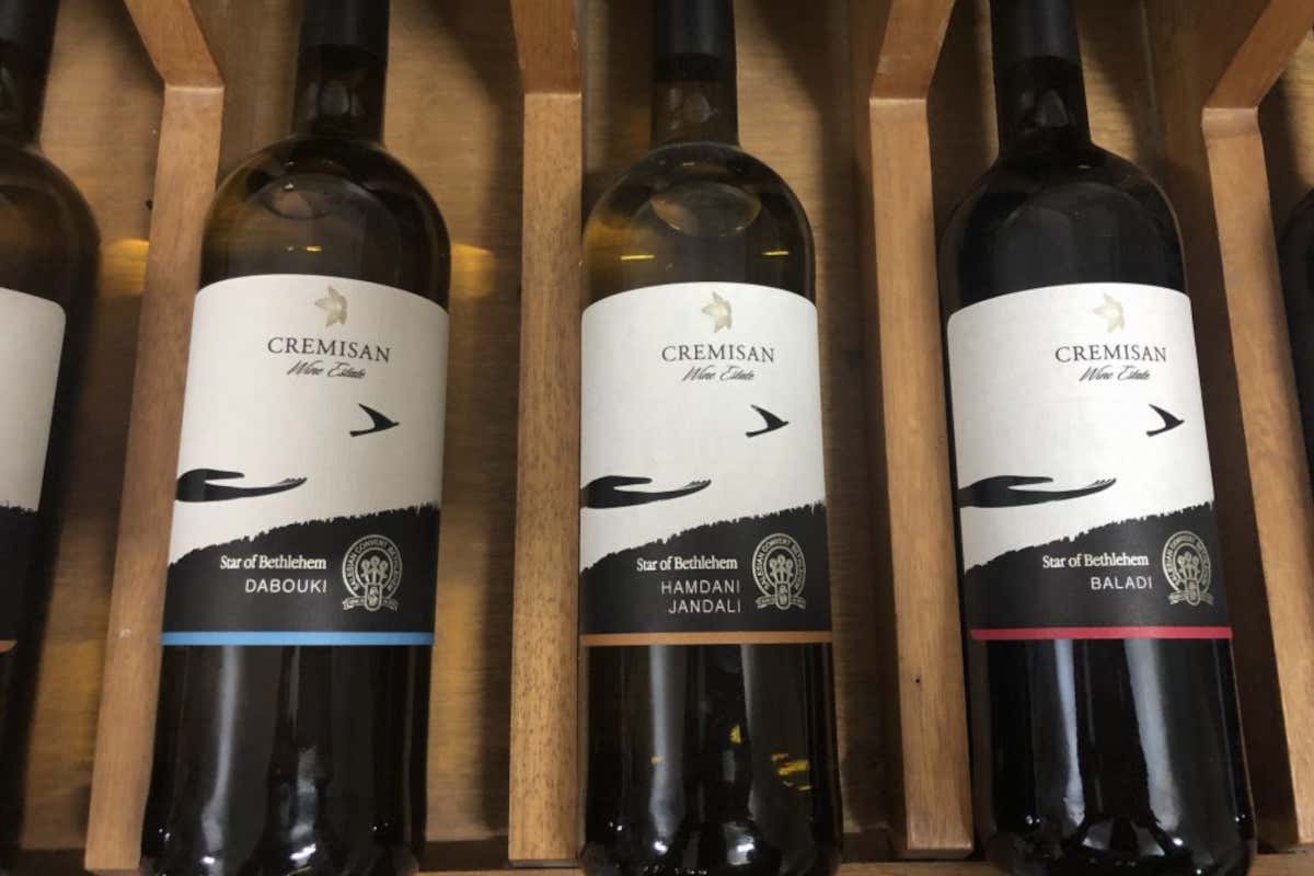 C'è un vino che nasce a Betlemme e oggi prova a costruire ponti tra le persone