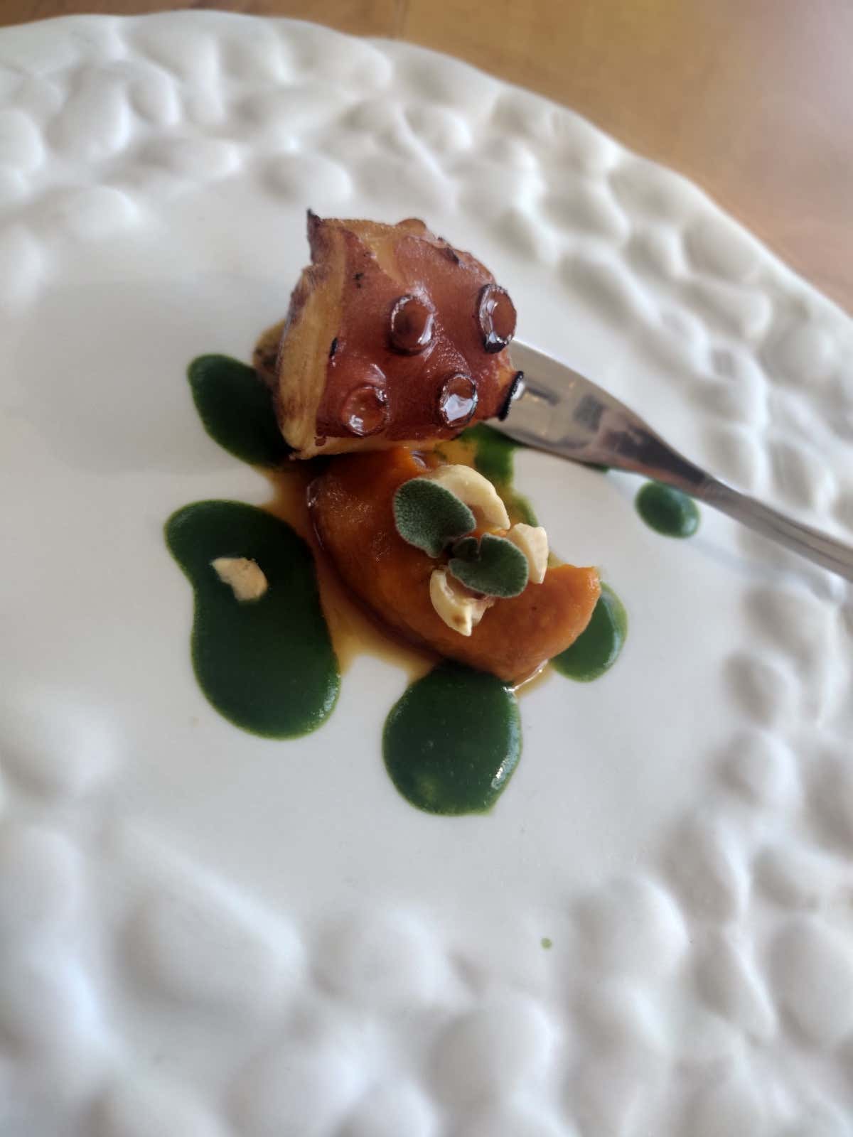 Polpo caramellato, friarielli, zucca e nocciole