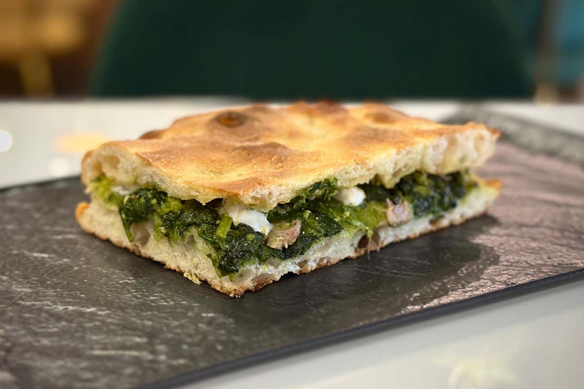 A’ Maschera, con friarielli, salsiccia, ricotta di fuscella, scorza di limone e pepe