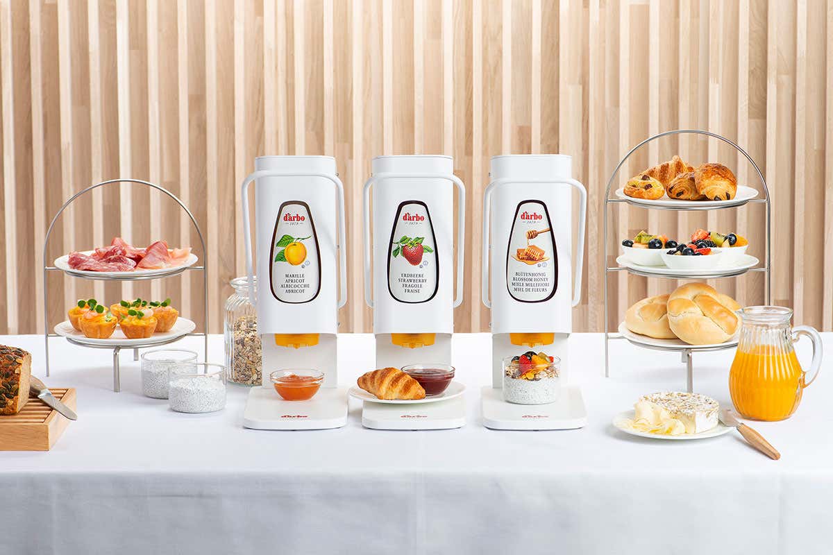È l’ora di spremere il flacone! Darbo innova il buffet a colazione È l’ora di spremere il flacone! Darbo innova il buffet a colazione