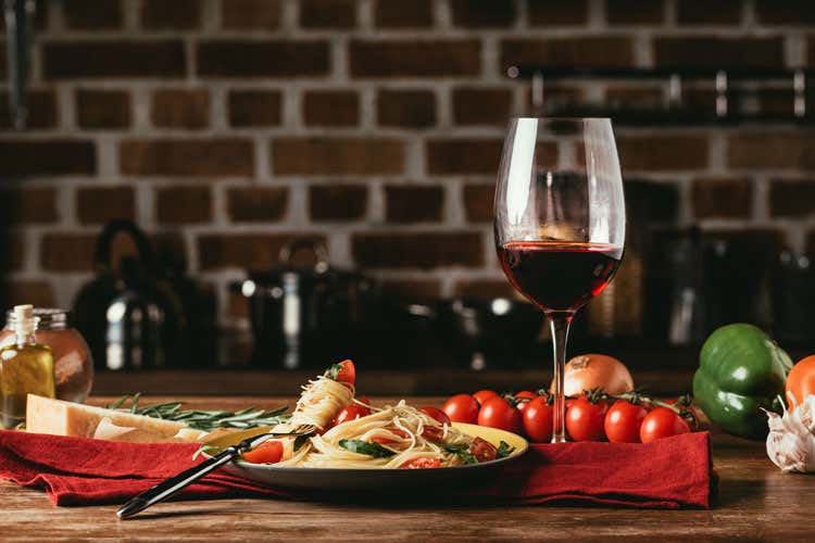A rischio il vino e la pasta made in Italy (Dazi, attesa per la nuova lista Prandini (Coldiretti) scrive all&rsquo;Ue)