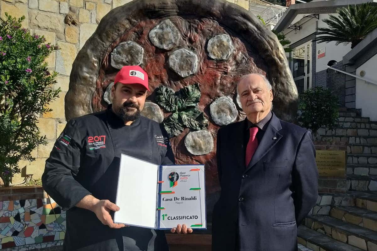 Cristiano De Rinaldi con Antonio Pace, presidente dell’Associazione Verace Pizza Napoletana 
