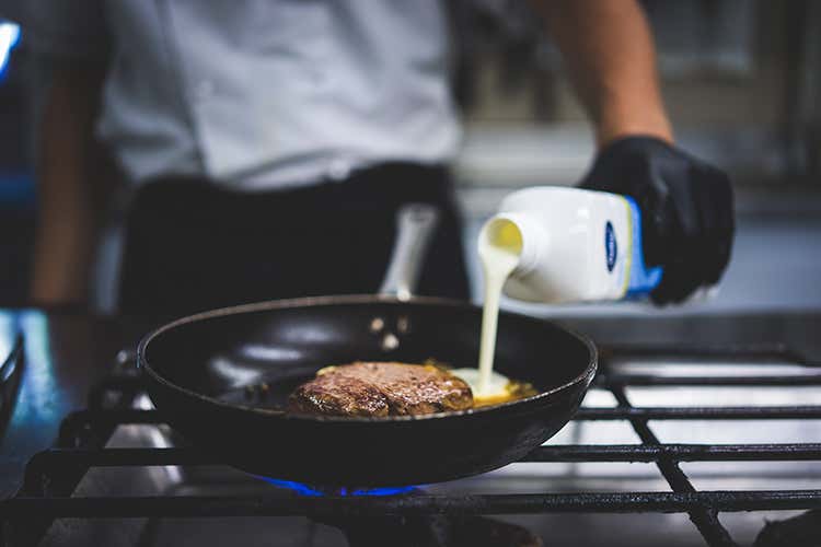 Panna Debic assicura un risultato ottimale (Michele Cemin, cucina di territorio con vista sul lago di Levico)