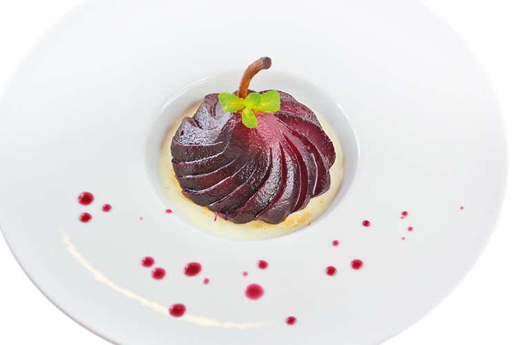 (Budino alla cannella con pere al vino rosso)