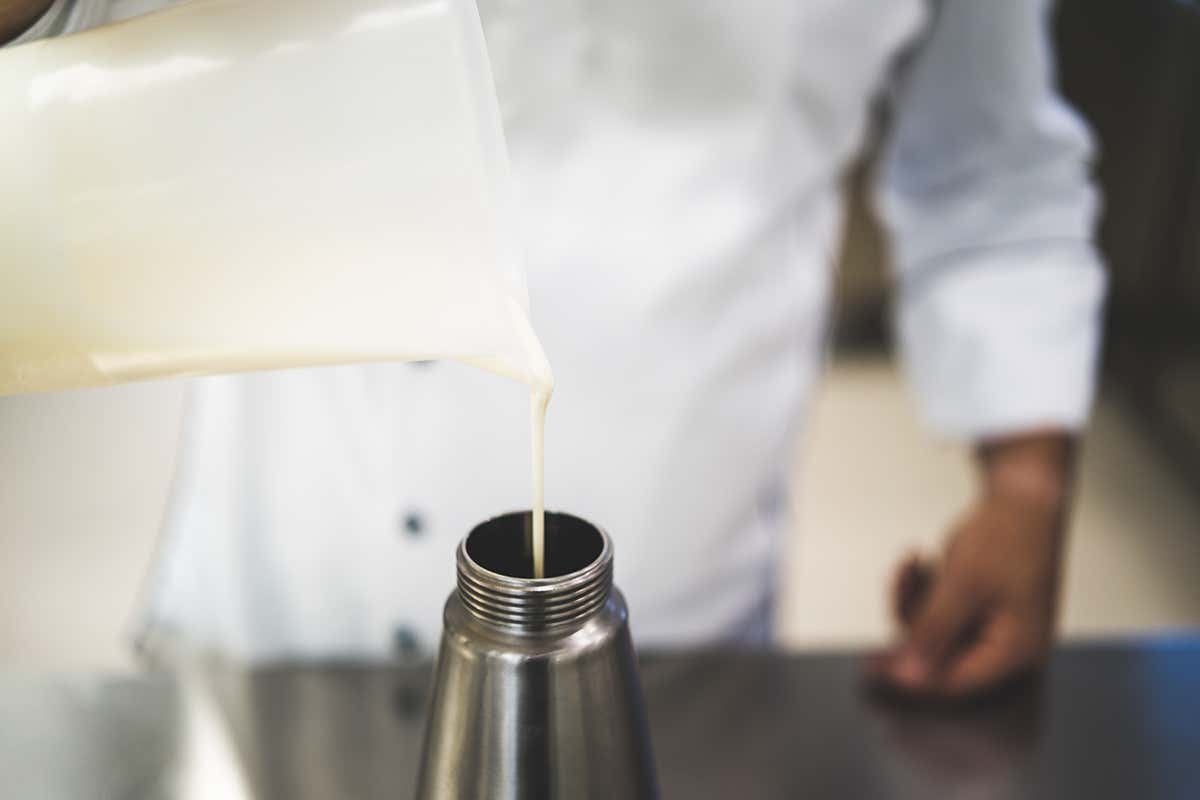 Come realizzare una perfetta [spuma a caldo] con il sifone?