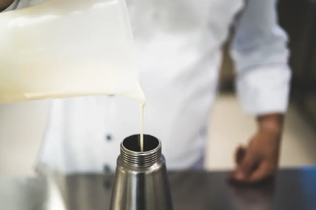 Come realizzare una perfetta [spuma a caldo] con il sifone?