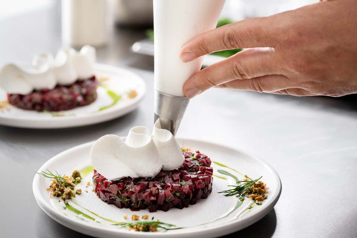 Tartare di Barbabietola con guarnizione a base di Debic Végétop