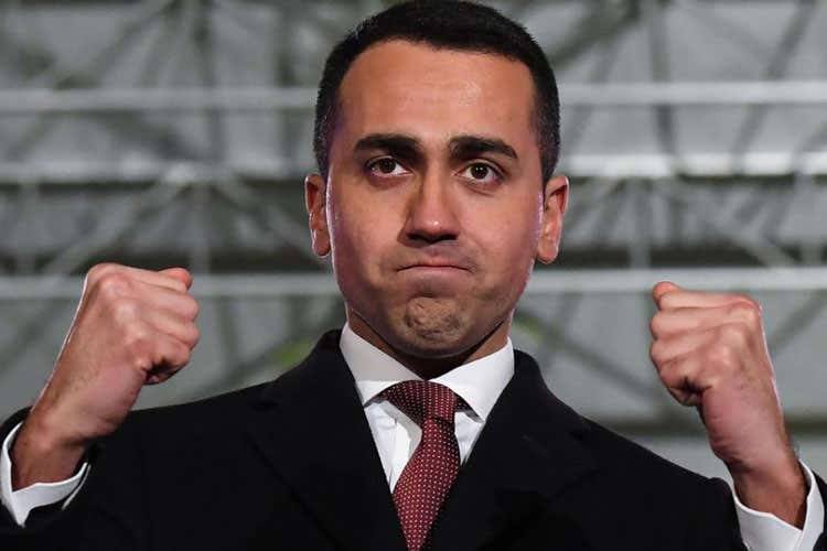 Luigi Di Maio (Il Senato dice sì al decreto Dignità Ora è legge, ma le perplessità restano)