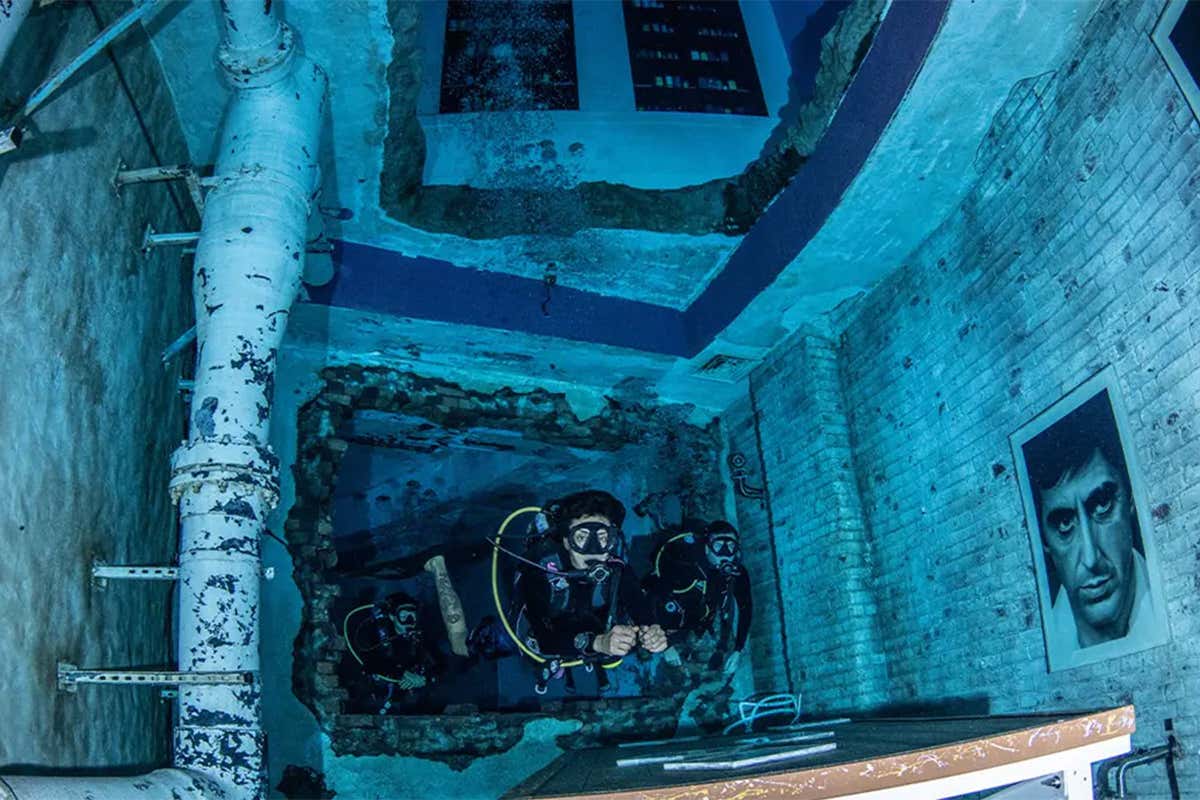 Deep Dive Dubai, la piscina più profonda del mondo. Foto: Deep Dive Dubai A Dubai nella piscina più profonda al mondo. Con una città sommersa Deep Dive Dubai, la piscina più profonda del mondo. Foto: Deep Dive Dubai A Dubai nella piscina più profonda al mondo. Con una città sommersa