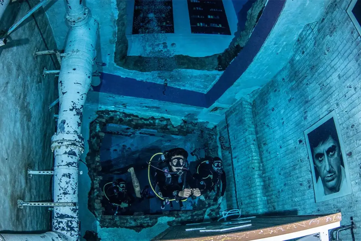 Deep Dive Dubai, la piscina pi&ugrave; profonda del mondo. Foto: Deep Dive Dubai A Dubai nella piscina pi&ugrave; profonda al mondo. Con una citt&agrave; sommersa