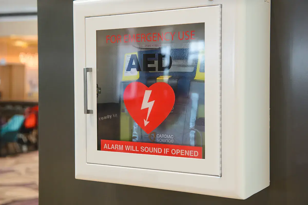 Un defibrillatore esterno In campeggio, salvato dal defibrillatore. &laquo;Tutte le strutture dovrebbero averne uno&raquo;