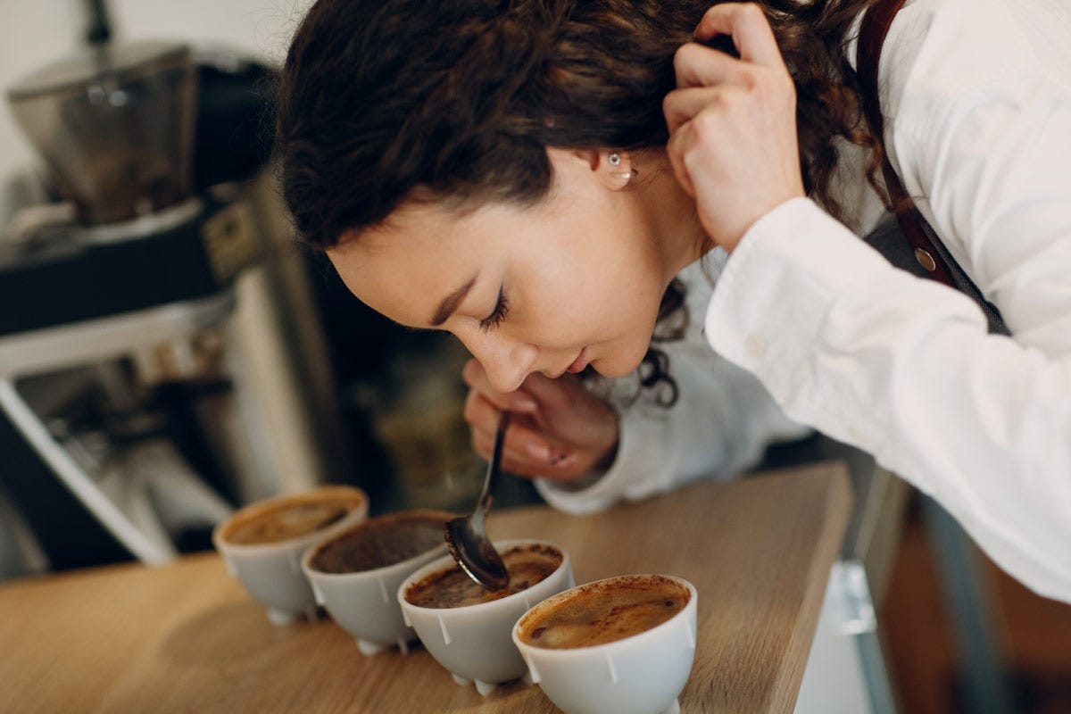 È fondamentale formare nuove figure tra il naso profumiere e l’assaggiatore e degustatore professionale Maestro sensoriale la nuova figura professionale sempre più richiesta nell’industria del caffè - da finire
