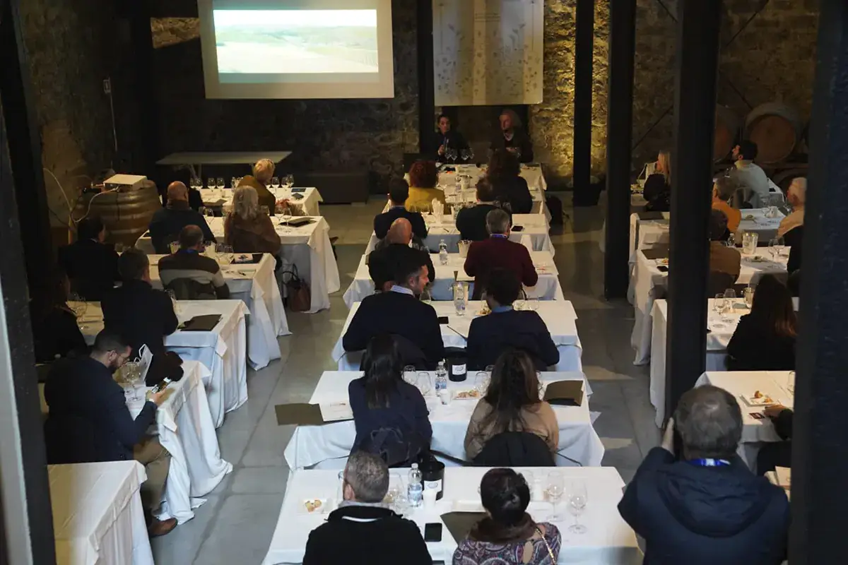 La degustazione delle sei etichette Tasca Conti d'Almerita Per i 20 anni dell'Associazone italiana sommelier Sicilia, grande festa e degustazioni