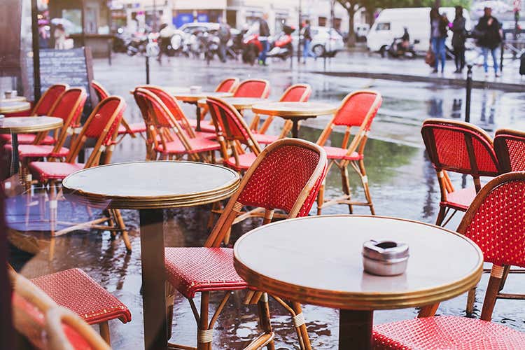 La pioggia intimorisce i clienti Stop proteste, si va ai fornelli. Ma ci sono già disdette last minute