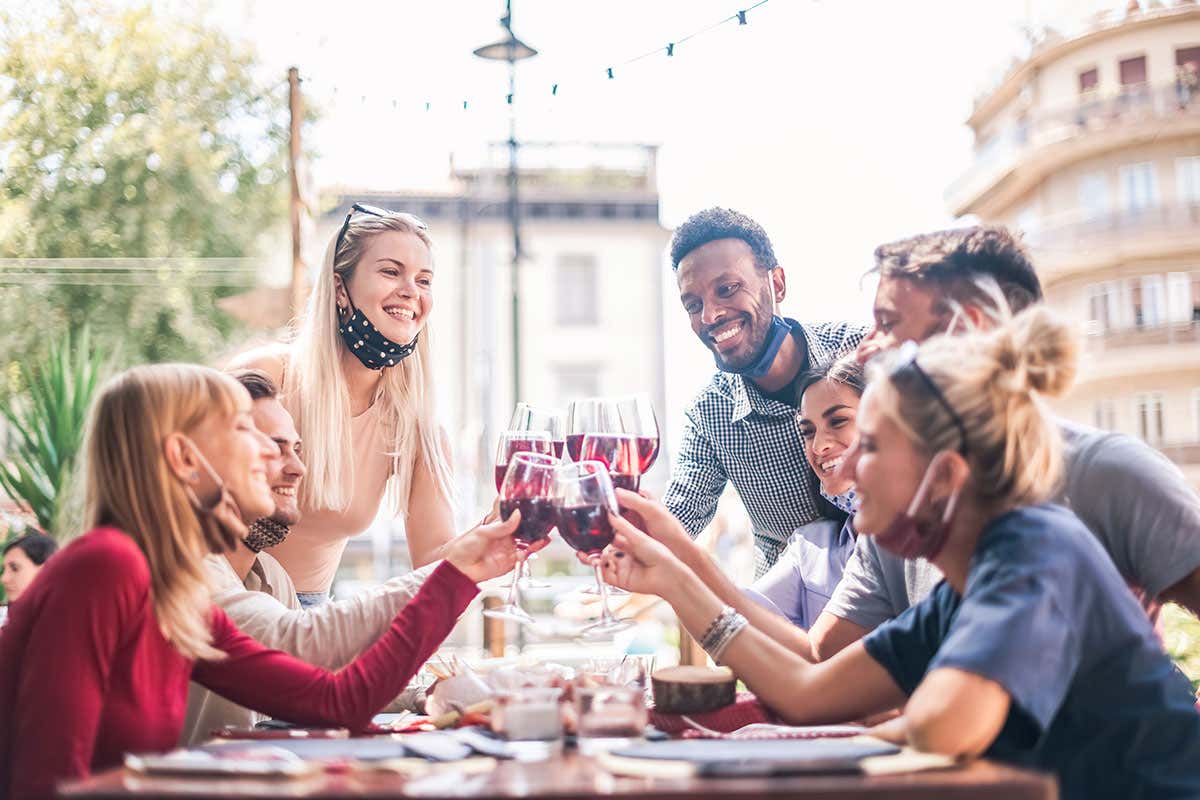 Piacciono i dehor in città Cursano (Confcommercio Toscana): Bene l'ospitalità on the road. Punire chi abusa dei dehor Piacciono i dehor in città Cursano (Confcommercio Toscana): Bene l'ospitalità on the road. Punire chi abusa dei dehor