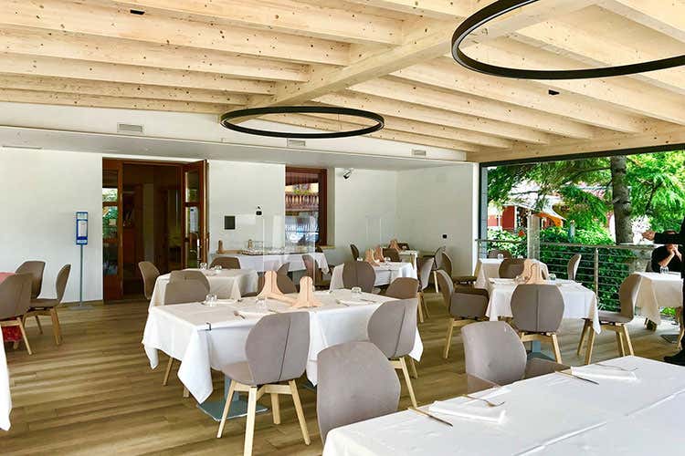 La nuova veranda del Ristorante da Pino Ristoranti e fornitori, investimenti in pausa: «Prima vediamo come va»
