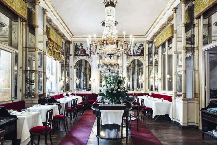 La sala del ristorante Del Cambio - Il menu di chef Baronetto per salutare il 29 febbraio