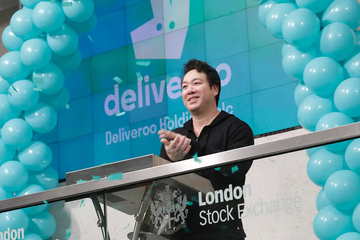 Il fondatore di Deliveroo, Will Shu presenzia la quotazione della societ&agrave; in Borsa Deliveroo, debutto