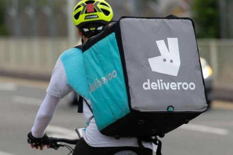 Il tribunale punisce Deliveroo - L'algoritmo danneggia i riders Deliveroo risarcirà 50mila euro