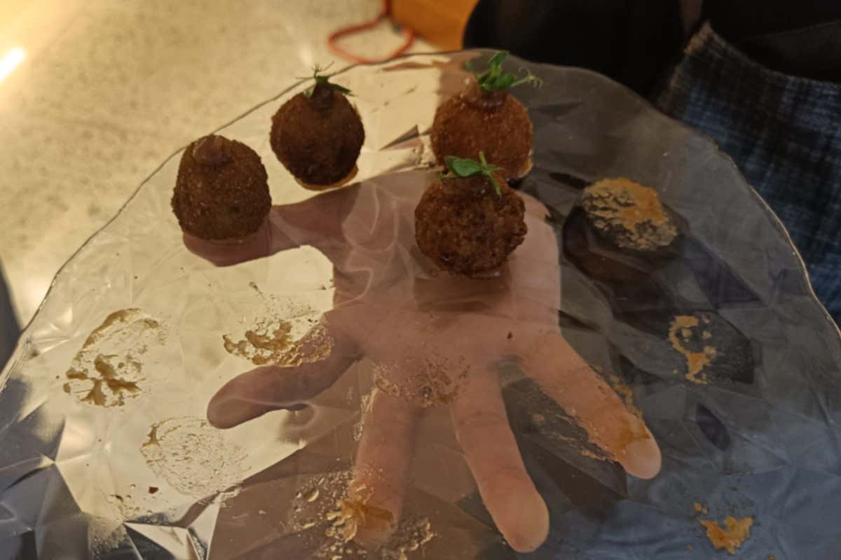 I Bon Bon di cassoeula e gel alle cipolle caramellate