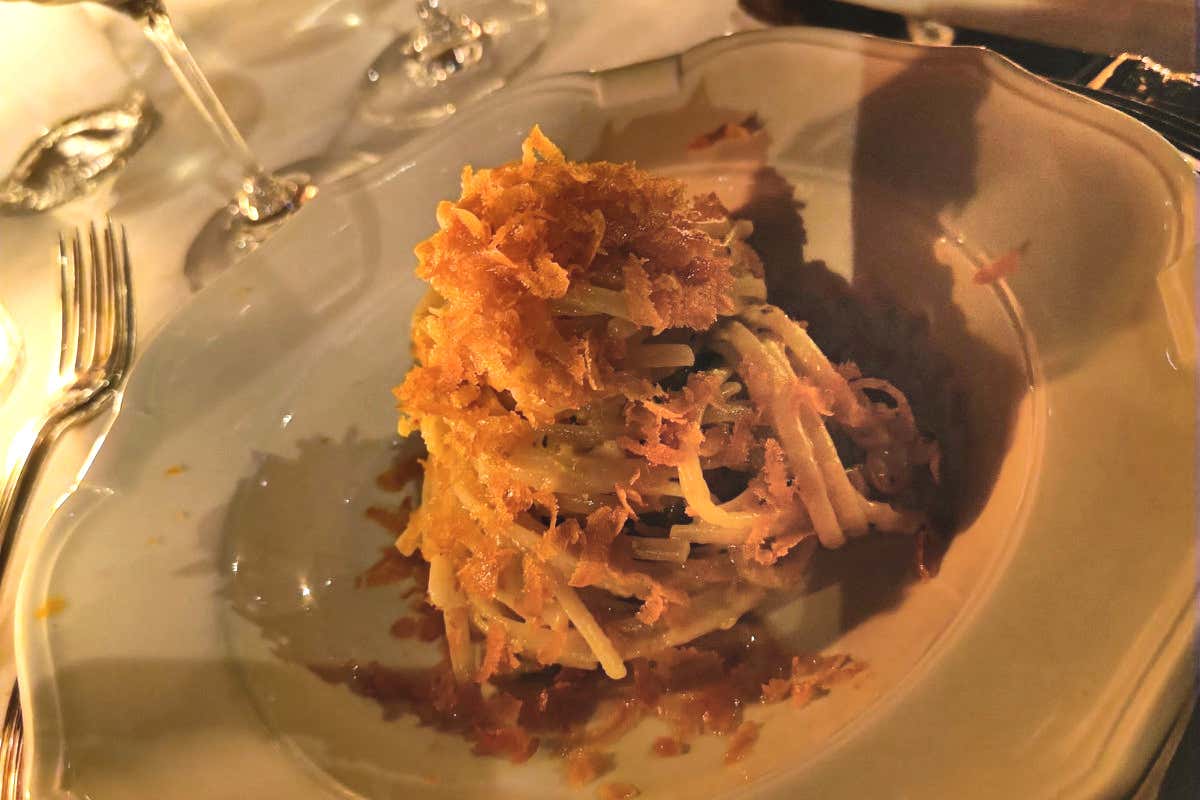 Linguine Felicetti con kumquat, peperoncino, prezzemolo nella variante con bottarga di muggine