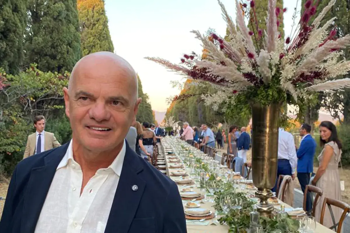 Enrico Derfligher durante nella location della cena Bolgheri DiVino, fra i protagonisti il risotto Regina Vittoria di Enrico Derflingher