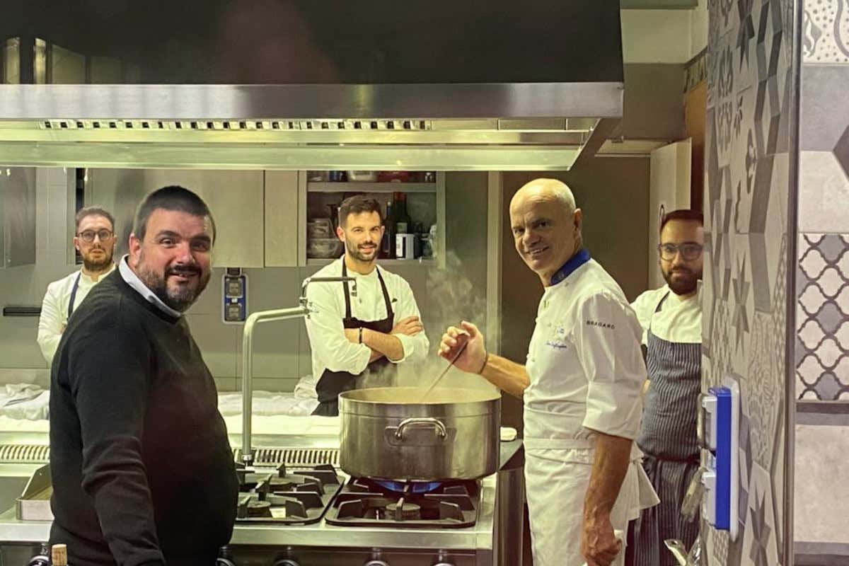 Un momento della serata di Pettenasco  Premio alla carriera per Enrico Derflingher alle Stelle sul Lago d'Orta