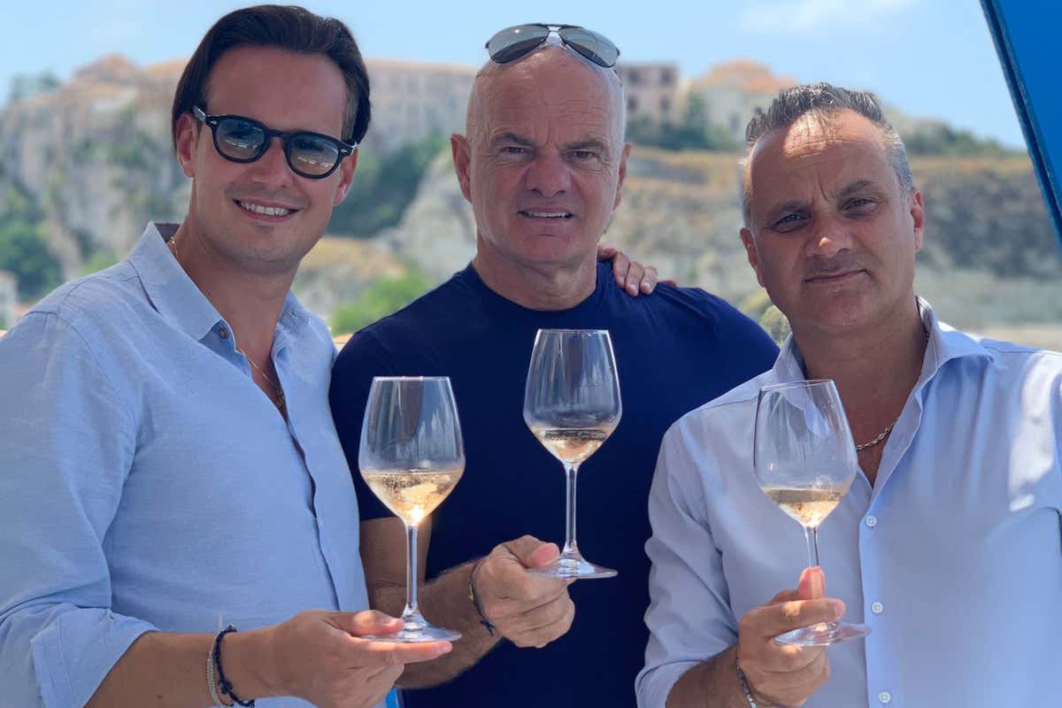 Derflingher con Corrado Rossi e Franco Barbalace, vicesindaco di Spilinga Enrico Derflingher nominato Ambasciatore della 'Nduja nel Mondo