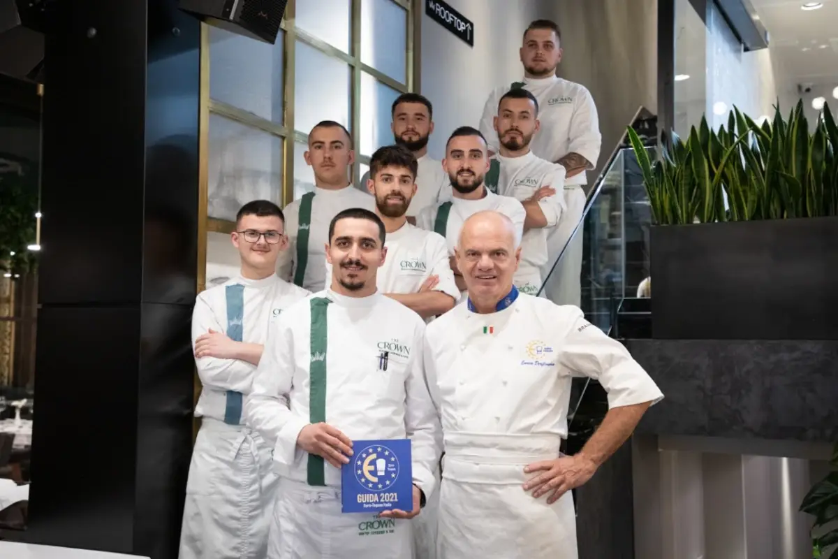 Enrico Derflingher e Adi Sudi con la brigata del The Crown&nbsp; Euro-Toques incontra l'Albania al The Crown di Tirana