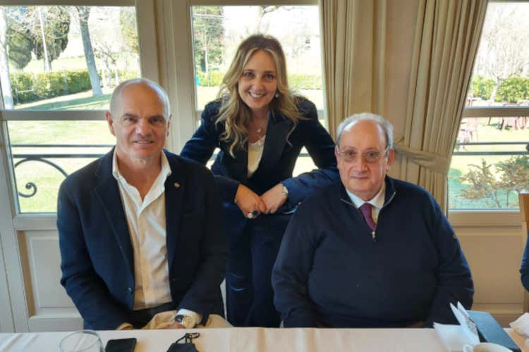 Da sinistra, Derflingher, Mirella Battistoni e Mario Civerchia Euro-Toques e Derflingher protagonisti all'Università di Camerino