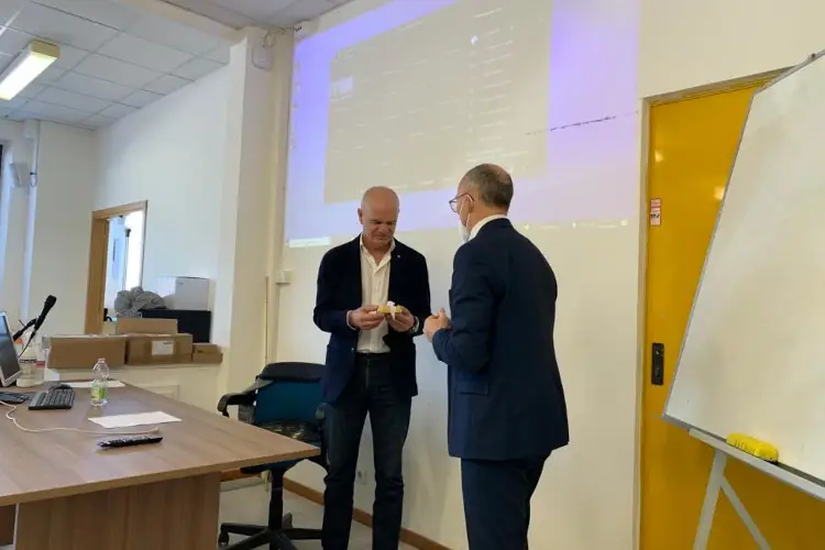 Il rettore consegna il sigillo a Derflingher&nbsp; Euro-Toques e Derflingher protagonisti all'Universit&agrave; di Camerino