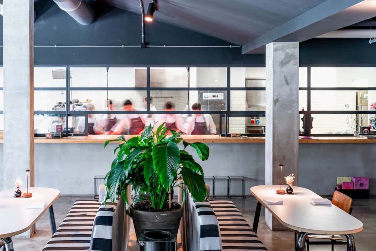 L'arredamento di Trattoria Contemporanea ispirato al motto Eat, stop talking and get naked