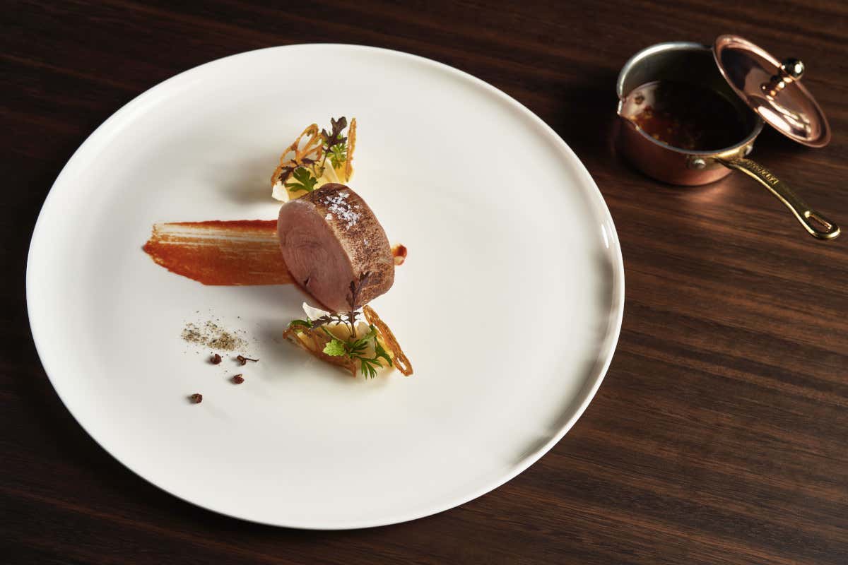 A Napoli apre Deschevaliers, il nuovo fine dining di Nino Di Costanzo A Napoli apre Deschevaliers, il nuovo fine dining di Nino Di Costanzo