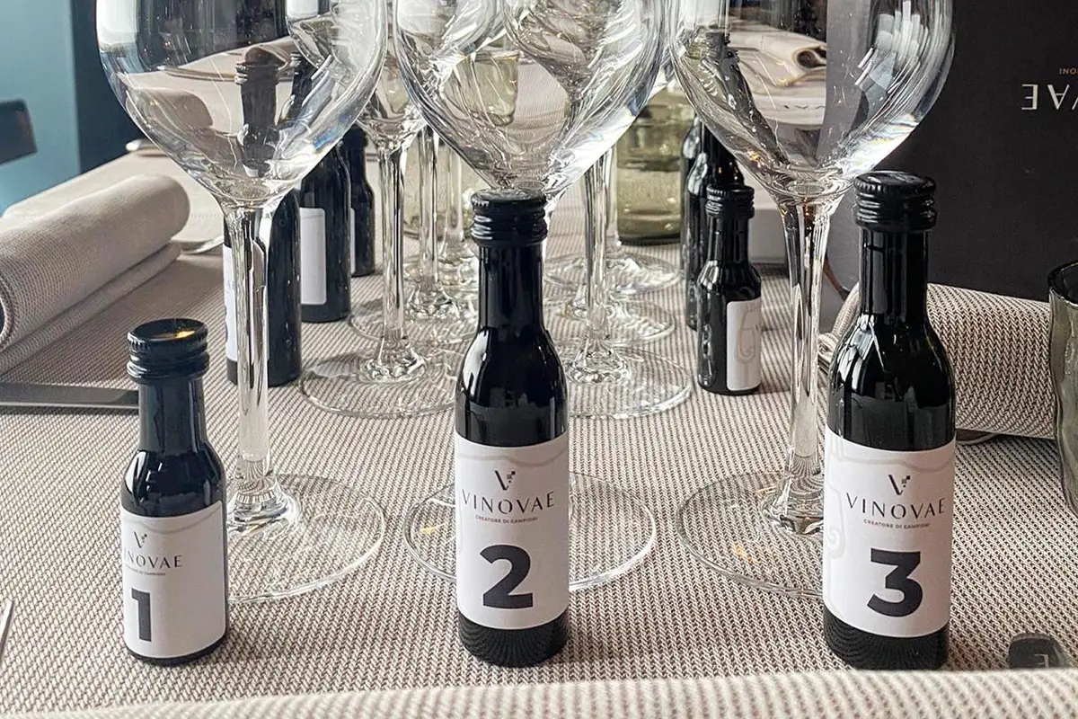 In degustazione Campioncini di vino come per i profumi? La sfida vinta delle Vinotte
