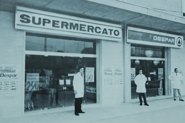 Immagine d'epoca per un punto vendita Despar Despar &egrave; Marchio Storico italianoNel 1960, i primi supermercati