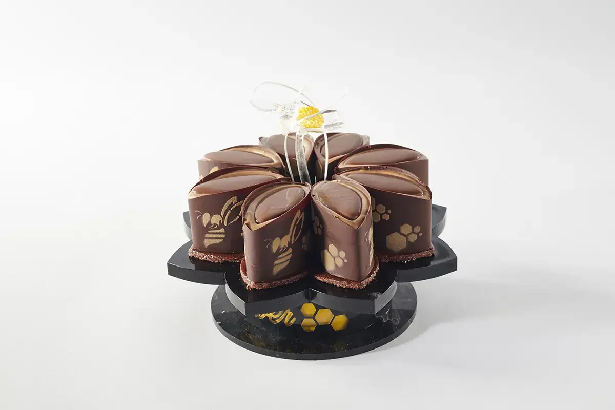 La scultura scomposta Pasticceria, siamo Campioni del Mondo. L'Italia vince un altro mondiale