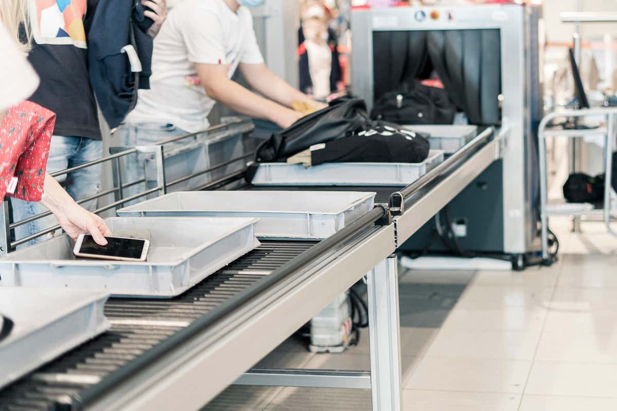 Addio ai 100 ml: i nuovi scanner in alcuni aeroporti italiani eliminano il limite sui liquidi Addio al limite dei 100 ml: in alcuni aeroporti tornano i liquidi nel bagaglio a mano