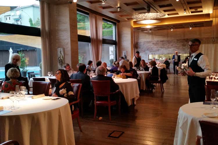 Il ristorante del Devero Hotel (Devero, l&rsquo;hotel lungo l&rsquo;A4 inaugura il Dehors dinner)
