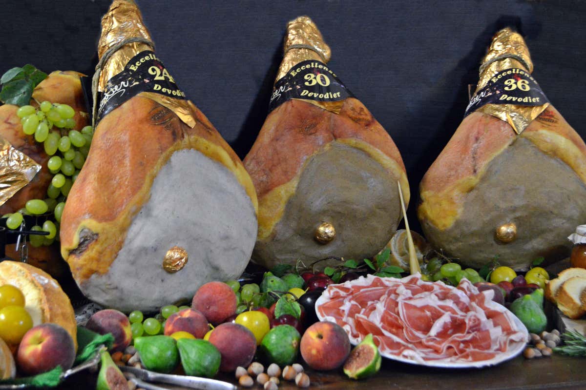 Il prosciutto di Parma Devodier: tradizione pura e sostenibilità certificata Il prosciutto di Parma Devodier: tradizione pura e sostenibilità certificata
