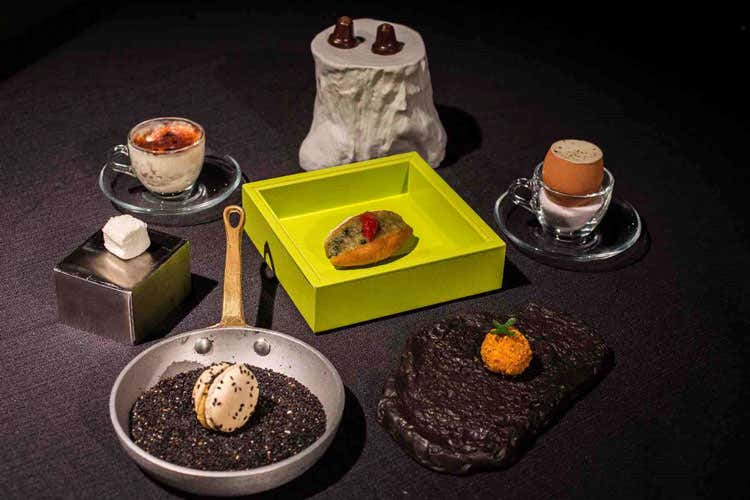 (Di Giacinto cucina con Iqos Cottura dei cibi sempre sotto controllo) (Di Giacinto cucina con Iqos Cottura dei cibi sempre sotto controllo)