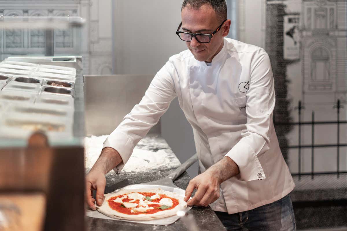 Il pizzaiolo e bakery chef Davide Di Bilio